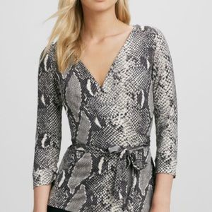DIANE VON FURSTENBERG   I  Silk Wrap Blouse